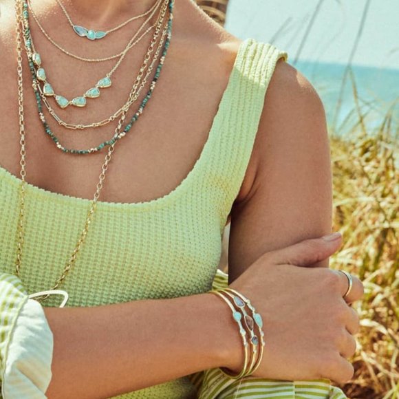 KENDRA SCOTT • Ivy Vintage Gold Statement Bracelet* - Picture 7 of 8